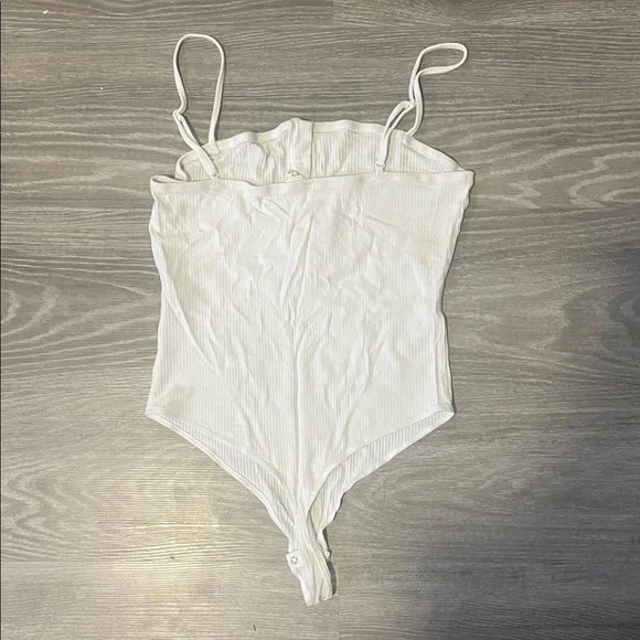 Chic White Ribbed Bodysuit - Picture 4 of 4